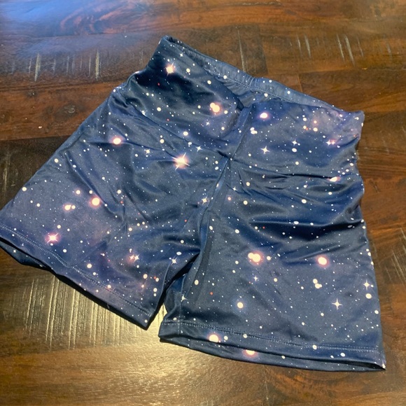 Gray Galaxy Print High Waist Yoga Booty Shorts - Picture 9 of 10